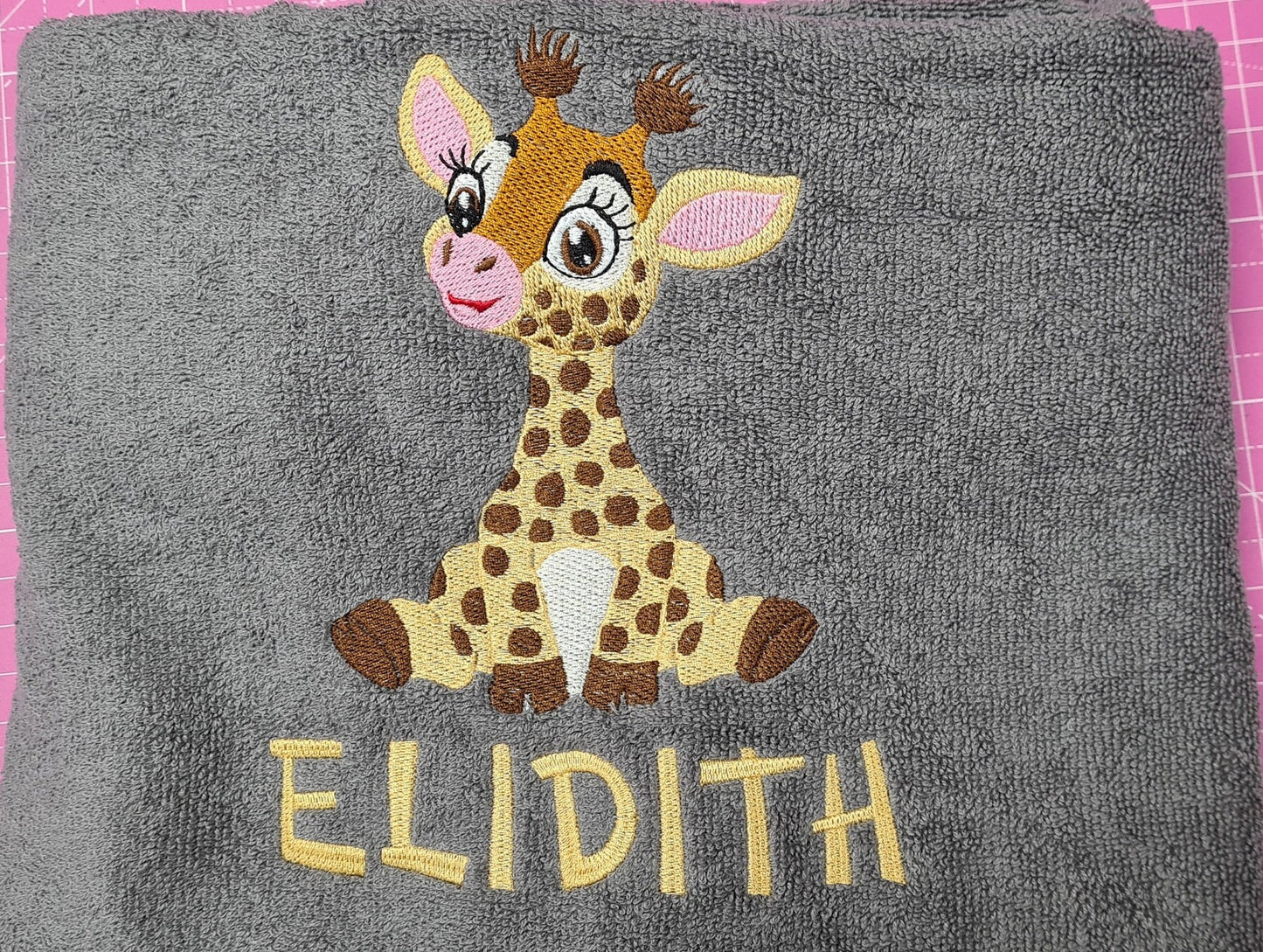 Personalised Giraffe Towel, Childrens Safari Gift, Personalised Hand Bath Towel Sheet, Childrens Bath Towel, Bath Time Gift New Baby