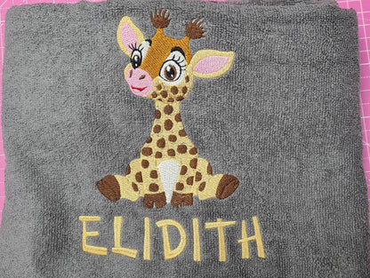 Personalised Giraffe Towel, Childrens Safari Gift, Personalised Hand Bath Towel Sheet, Childrens Bath Towel, Bath Time Gift New Baby