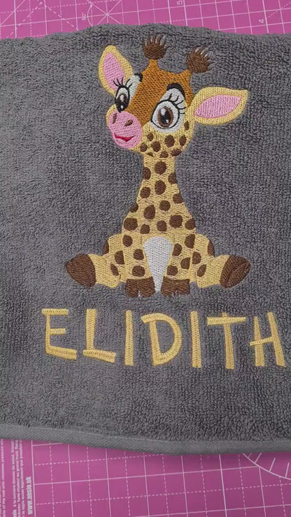 Personalised Giraffe Towel, Childrens Safari Gift, Personalised Hand Bath Towel Sheet, Childrens Bath Towel, Bath Time Gift New Baby